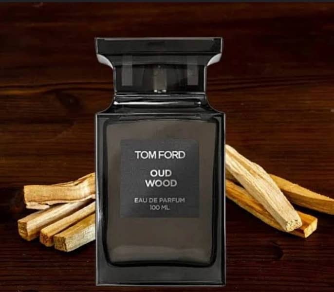 Tom ford Oud wood 100 ml brand new If you want any other perfume. msg 3