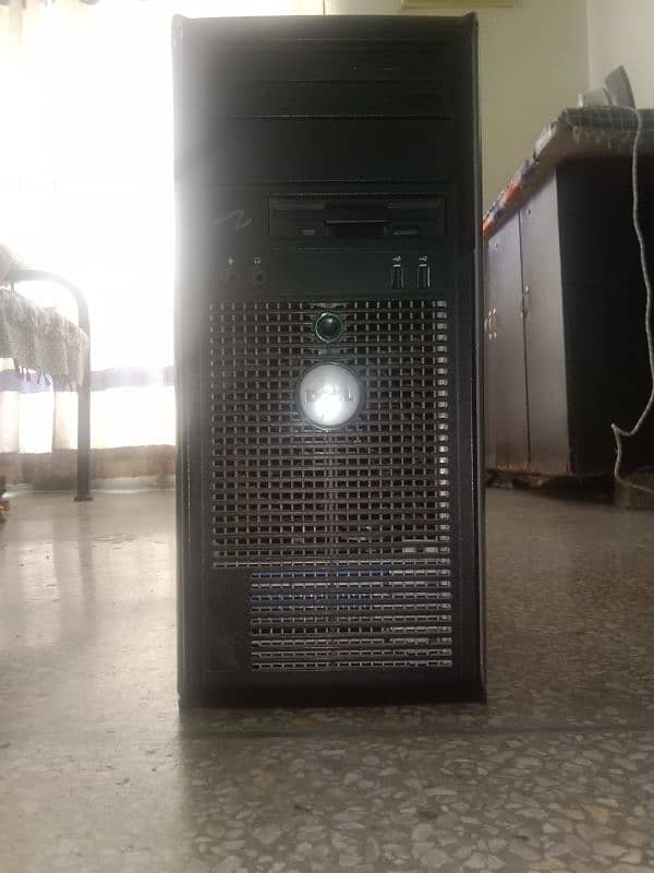 Dell CPU in excellent condition  contact: 03465234632. 0