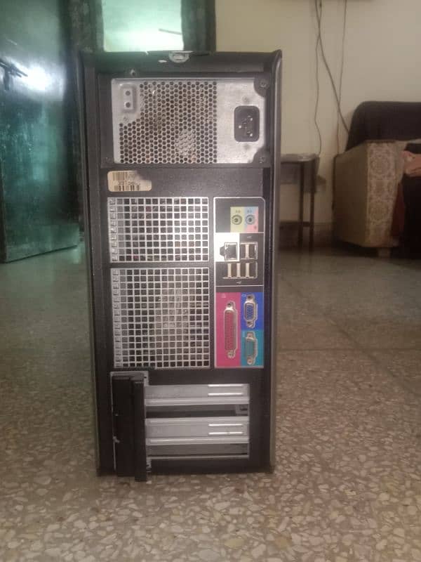 Dell CPU in excellent condition  contact: 03465234632. 1