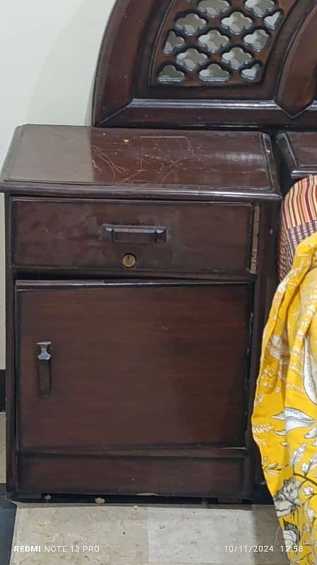 Bed with mattress and dressing table 1