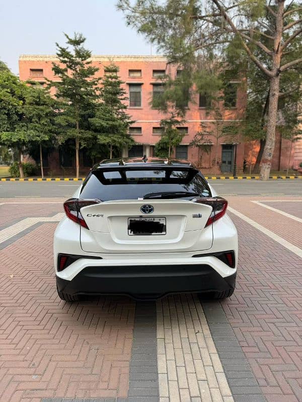 Toyota C-HR 2017 1