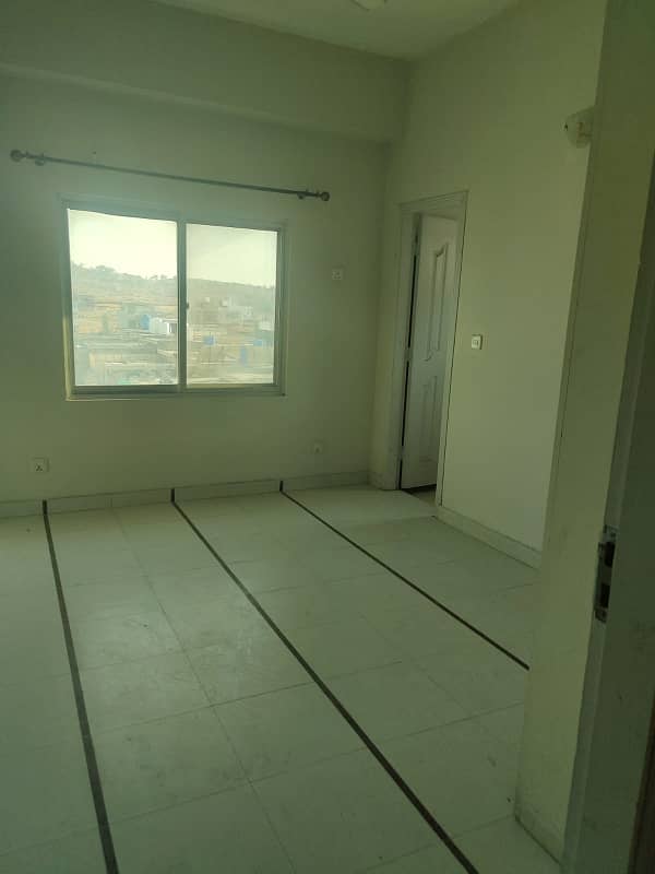 d-17 Islamabad 3 bed apartment 10 mint drive to main E-11 8