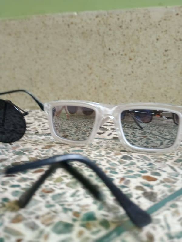 Hole sale rate sunglasses available quantity 2