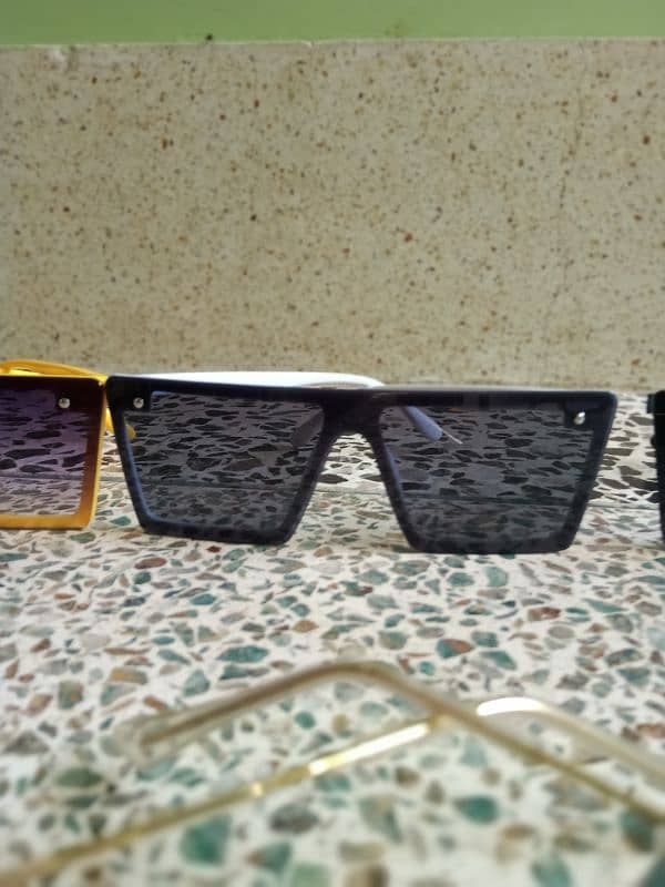 Hole sale rate sunglasses available quantity 3