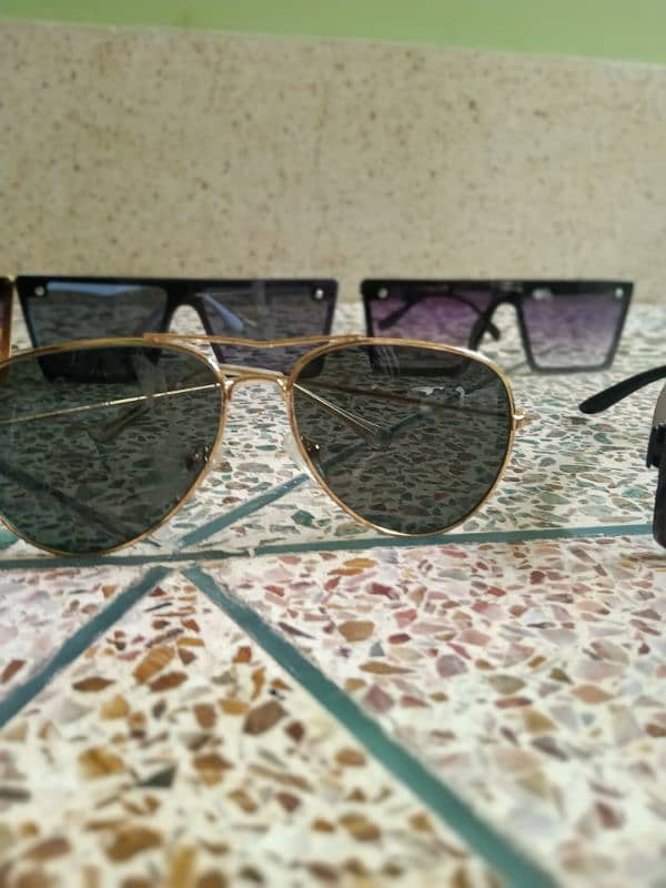 Hole sale rate sunglasses available quantity 4