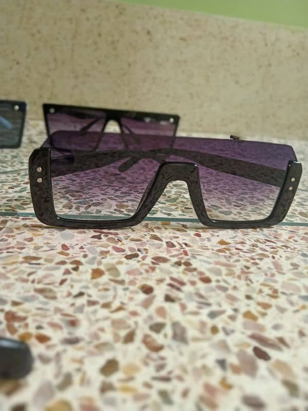 Hole sale rate sunglasses available quantity 7