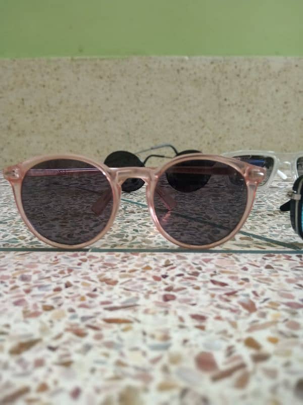 Hole sale rate sunglasses available quantity 10