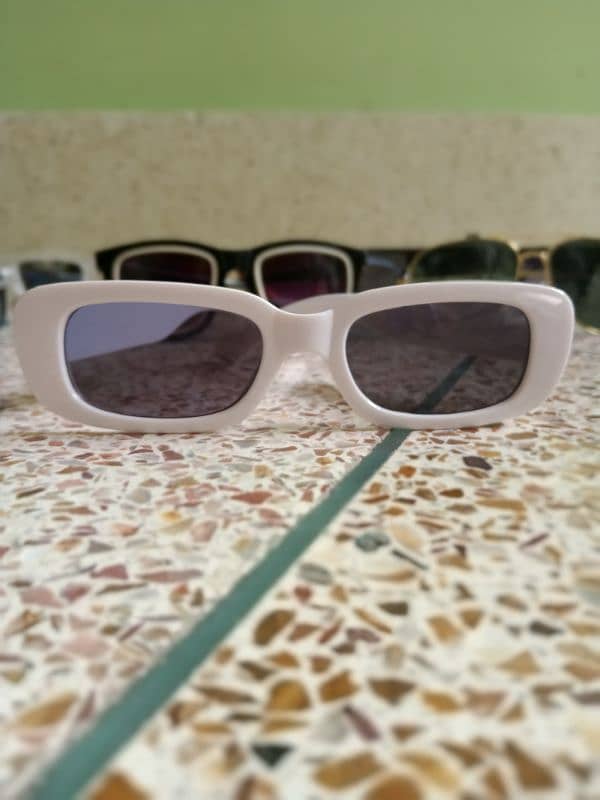 Hole sale rate sunglasses available quantity 12