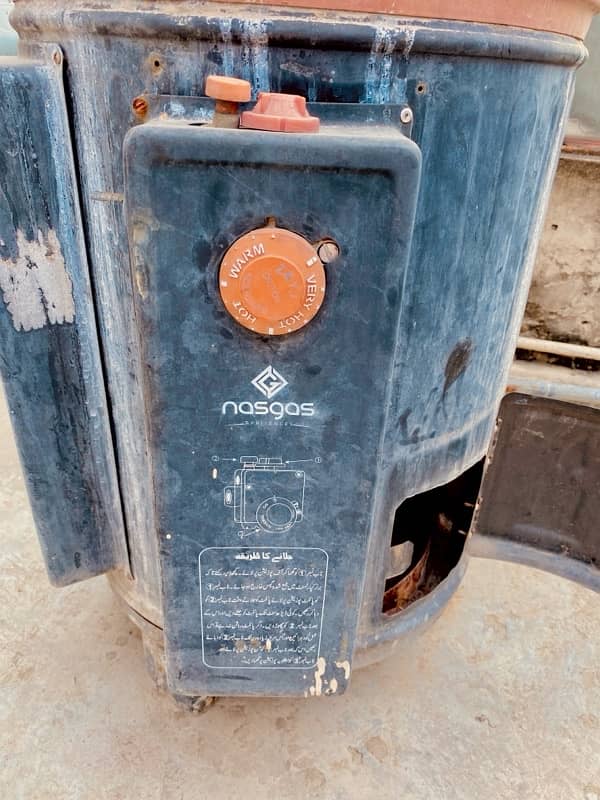 Nasgas 35 gallon Gas + Electric Geyser for sale in working Condition 1