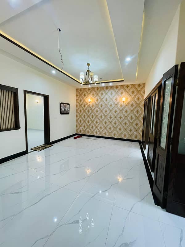 10 MARLA NEAR TO PARK HOUSE AVAILABLE FOR SALE 1