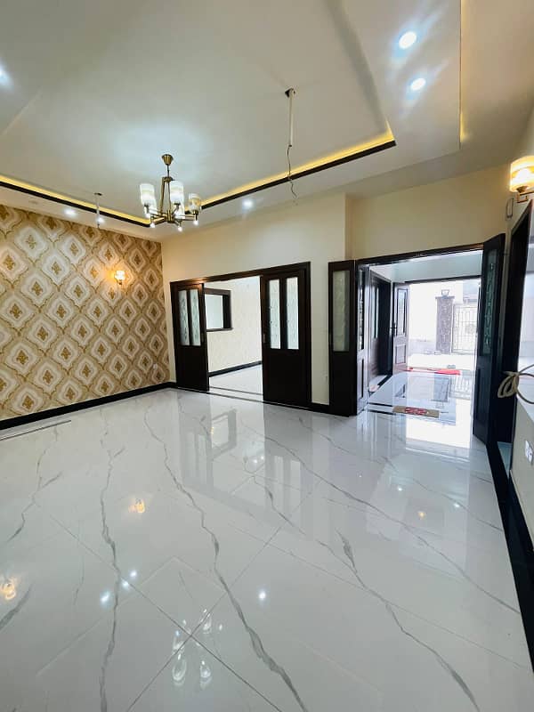 10 MARLA NEAR TO PARK HOUSE AVAILABLE FOR SALE 28