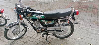 Honda cd 125 zero meter condition black colour Punjab registered.