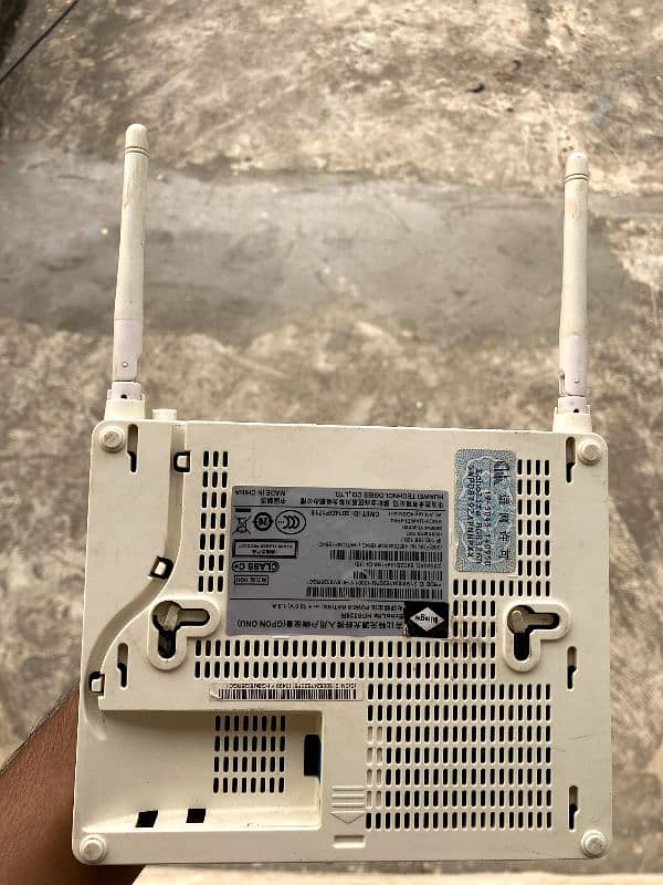 Huawei original fiber router and charger 0