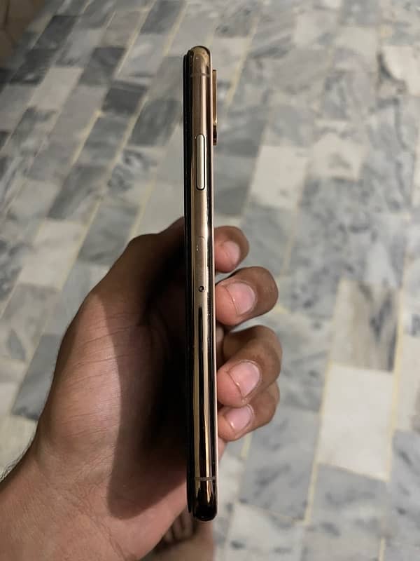 IPHONE XS LLA 4