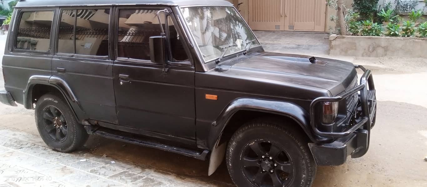 Mitsubishi Pajero 1989 Exceed 2.5 4