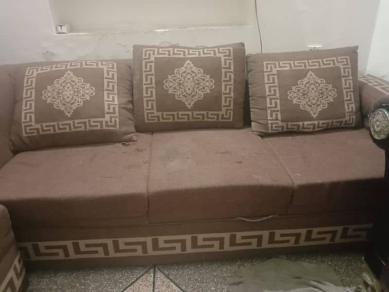 A sofa set 6 seater is for sale 0