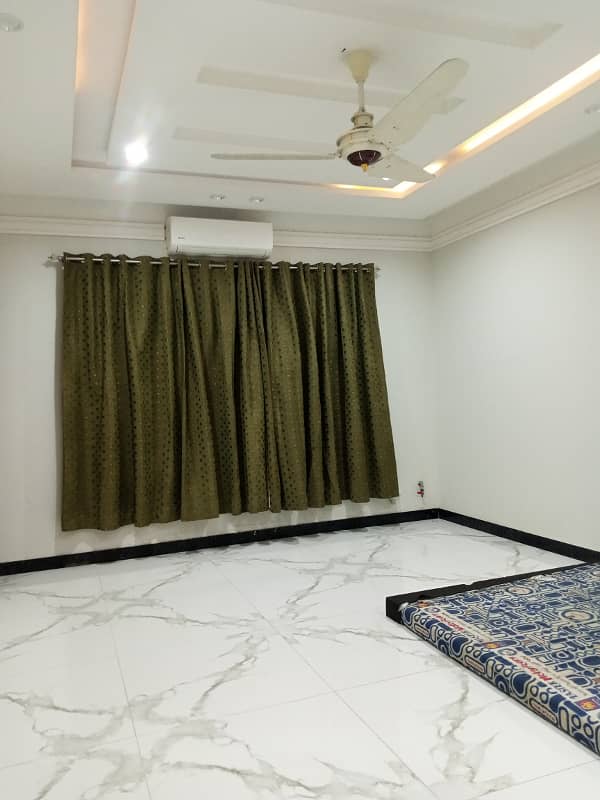 Kanal Open Basement Availabe For Rent in G-15 Islamabad. 7