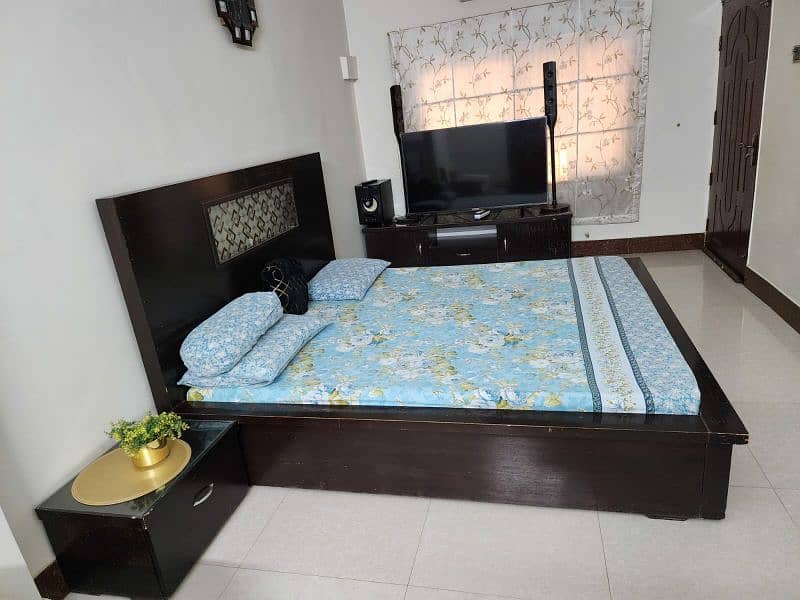 Dubble bed with mettress and light side table and tv unit 7