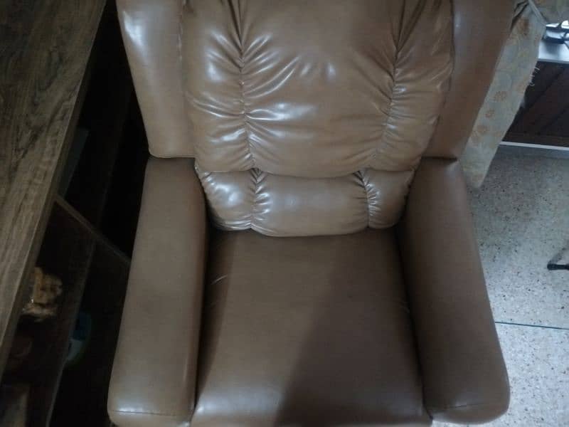 Dimond King Glider Recliner Brand new condition 2