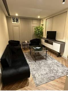 1 Bedroom VIP Full furnish flat per day available in Bahria town Lahore