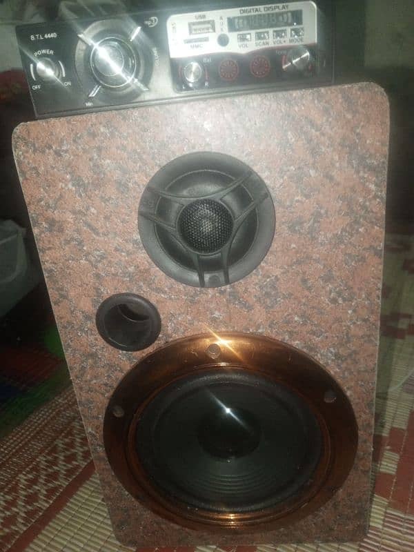 Speaker + Mp3 + Remote + AUX cable 6