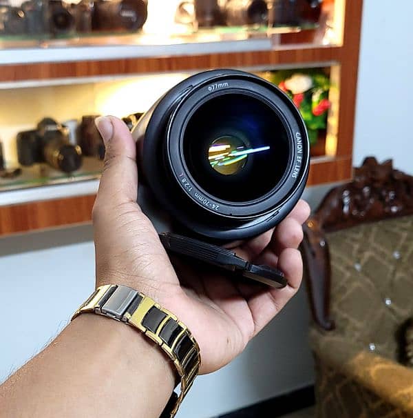 Canon 24-70mm f2.8 (10/10++) Like new 3