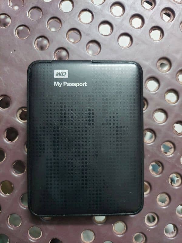 WD (Western Digital) My Passport 1TB portable hard disk 0