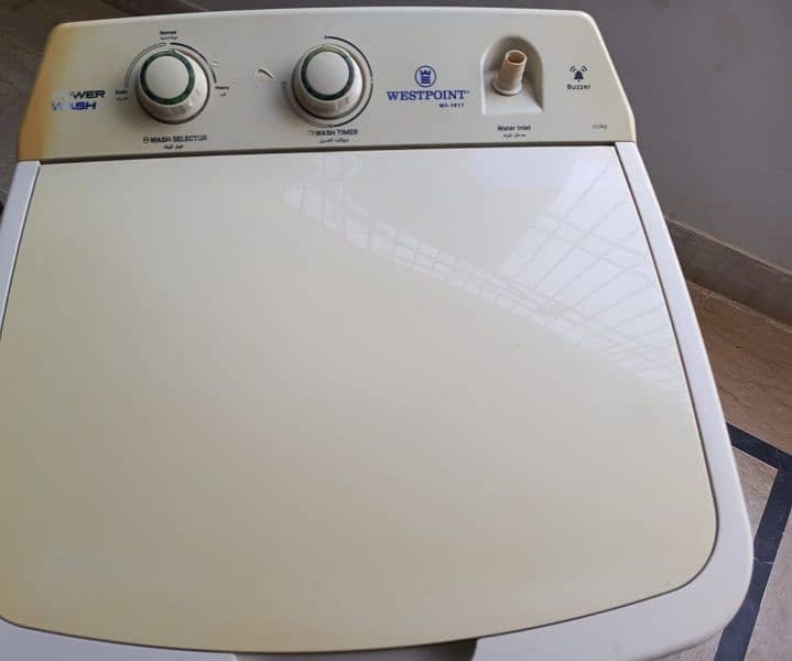 westpoint single tub washing machine in good condition 1