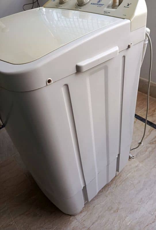 westpoint single tub washing machine in good condition 2