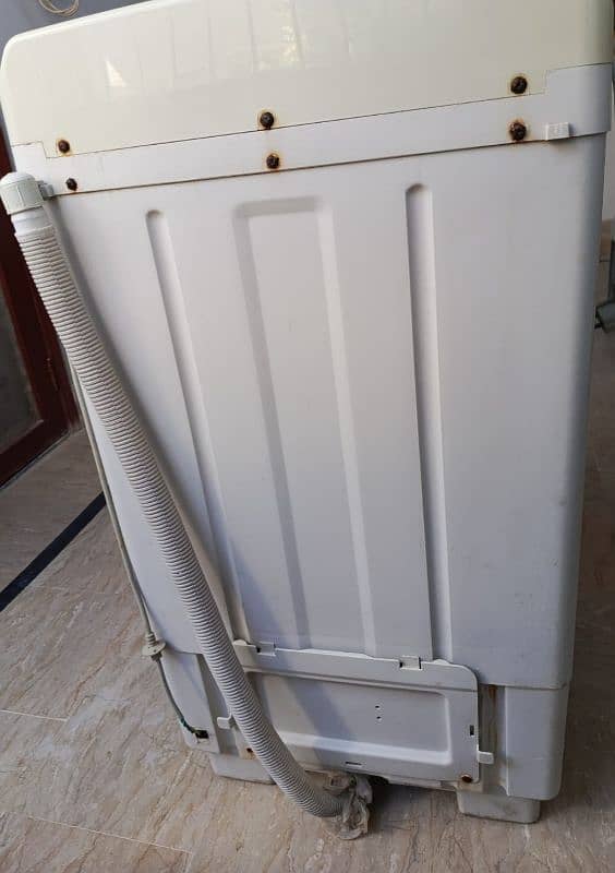 westpoint single tub washing machine in good condition 6