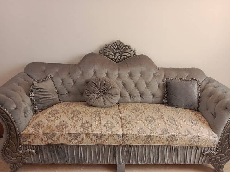 7 seater sofa with beautiful design table , untouched 5