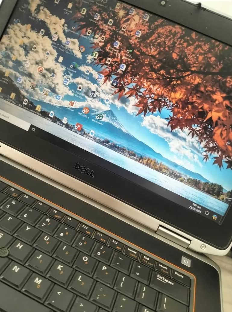 Dell laptop core i5 E6430 4GB ram 320GB HDD 0