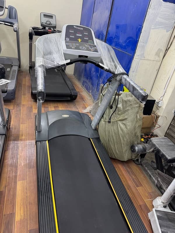 Gym Commercial Treadmils And Spin Cycles 1