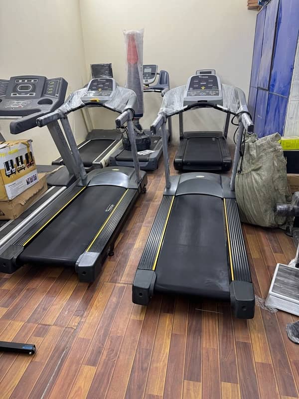 Gym Commercial Treadmils And Spin Cycles 0