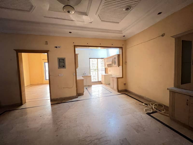 Stunning 5 Marla Upper Portion for Rent in Johar Town Prime Location, Exceptional Value! 2