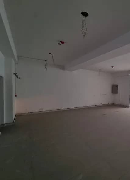 8M DHA-RAYA COMMERCIAL 4TH FLOOR AVAILABLE FOR RENT 10