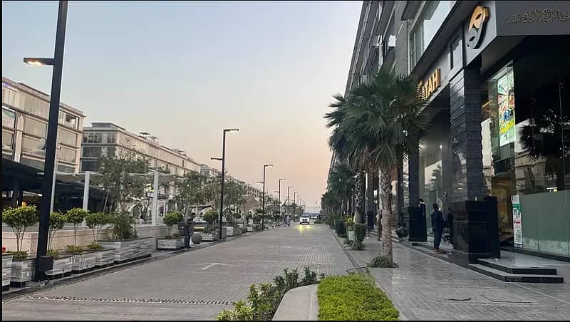 8M DHA-RAYA COMMERCIAL 4TH FLOOR AVAILABLE FOR RENT 11