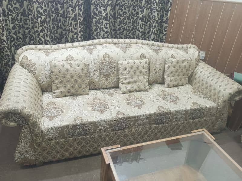 Five seater Sofa set condition 9/10. 1