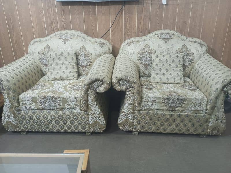 Five seater Sofa set condition 9/10. 2