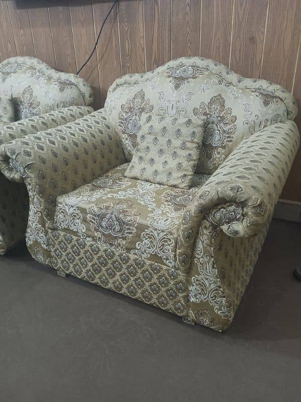 Five seater Sofa set condition 9/10. 3