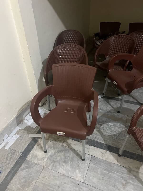 plastic chairs like a new 4