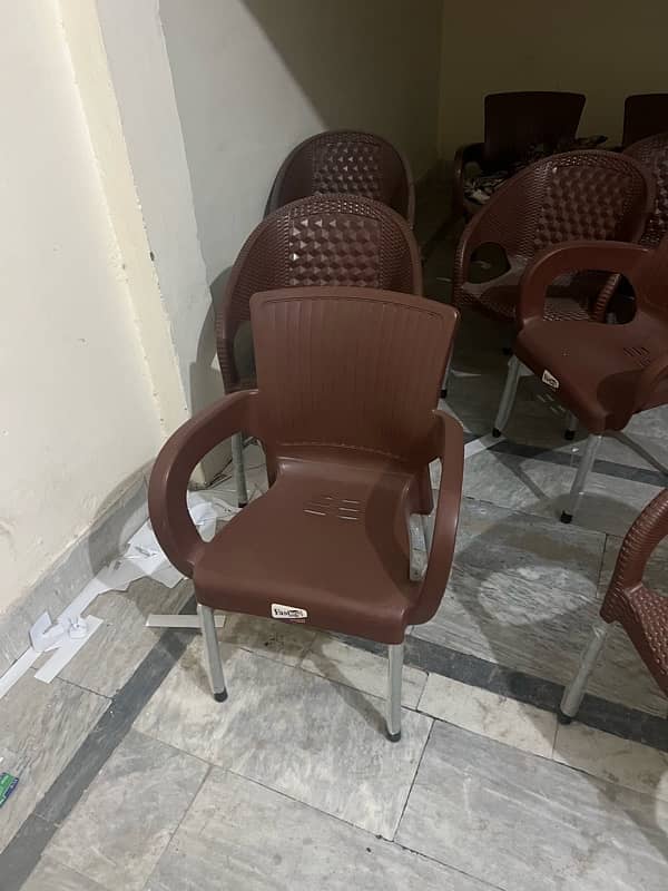 plastic chairs like a new 5