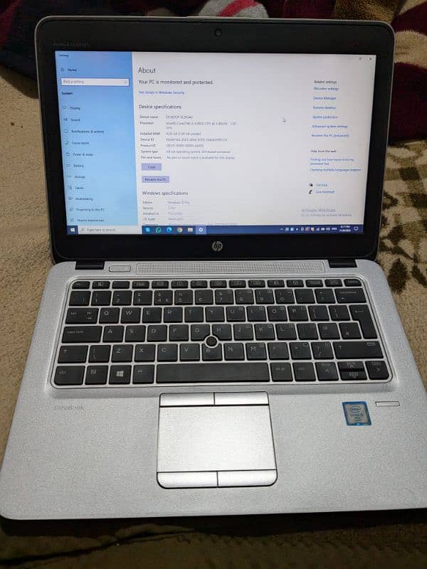 HP 820 EliteBook g3 0