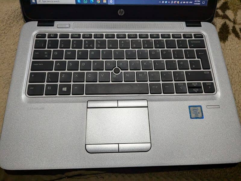 HP 820 EliteBook g3 2