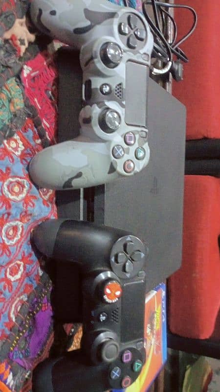 PS4 slim (England edition) excellent condition console 0