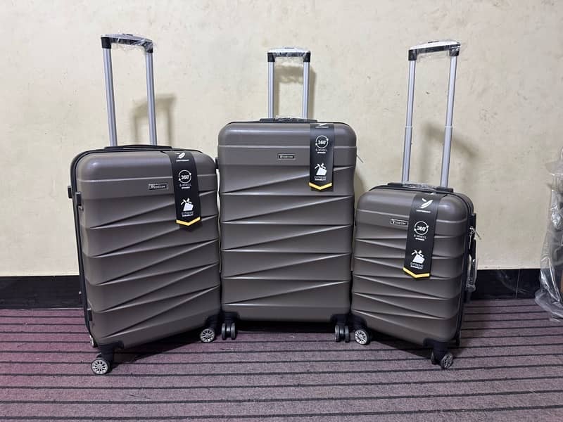 Luggage bags/ travel suitcases/ trolley bags/ travel trolley/ attachi 2