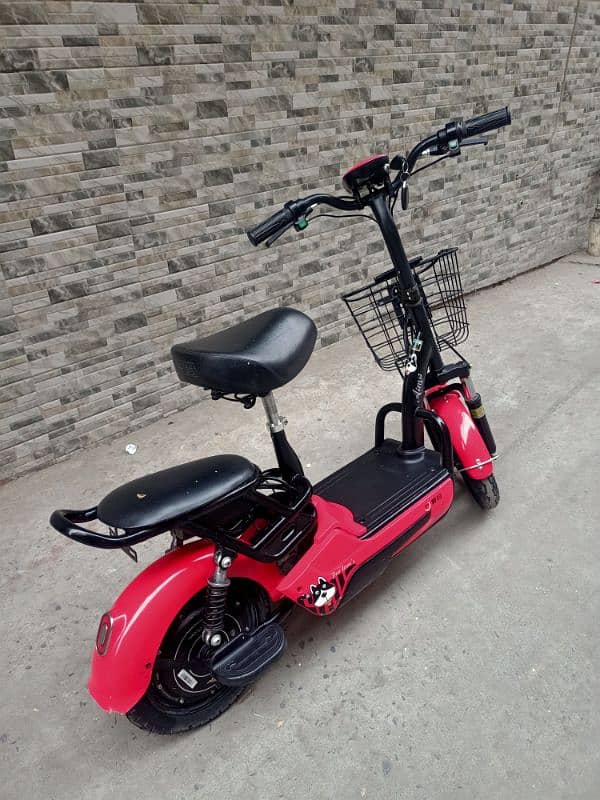 Aima Electric Scooty 4