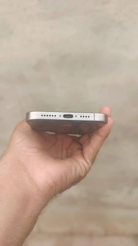 iphone 15 pro max natural titanium in 256GB 4