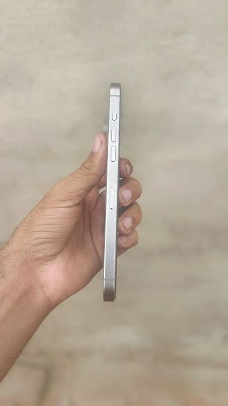 iphone 15 pro max natural titanium in 256GB 6