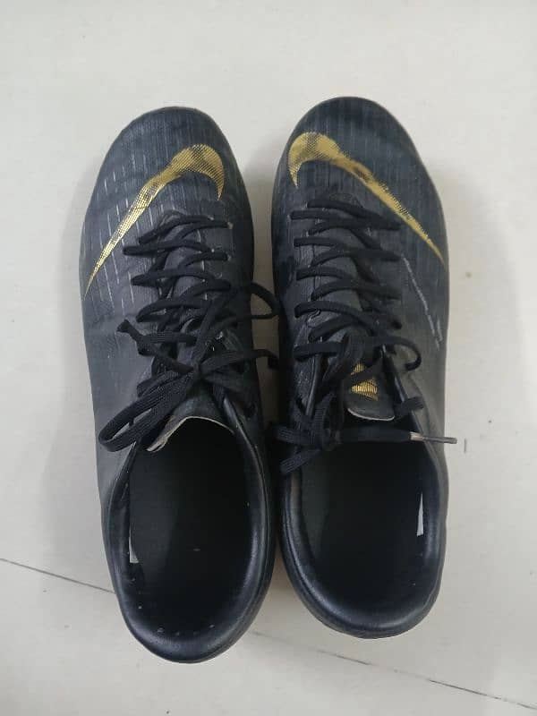 foot ball shoes 1